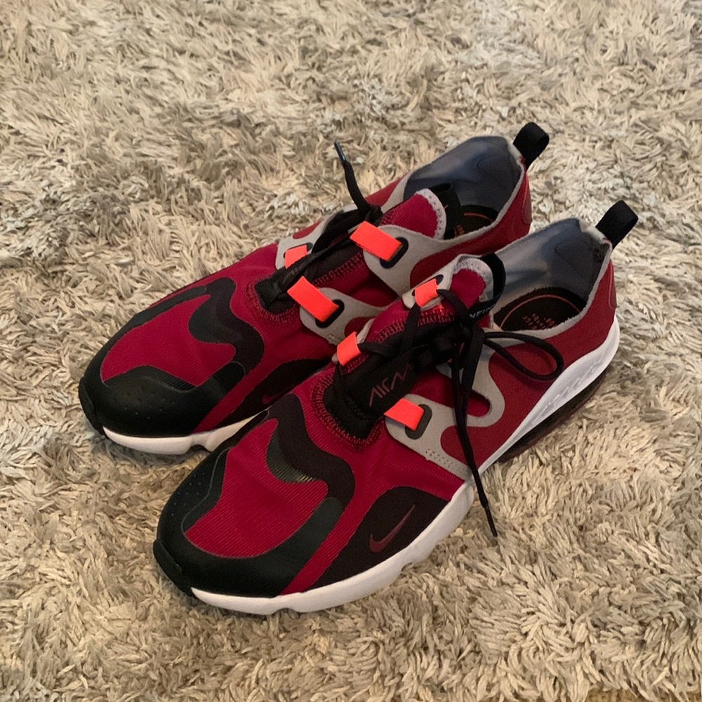 Nike mens red tennis shoes worn once